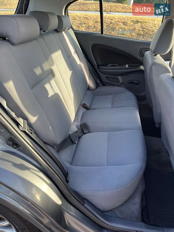 Хэтчбек Nissan Almera 2005 в Киеве