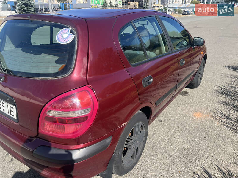 Хетчбек Nissan Almera 2002 в Києві