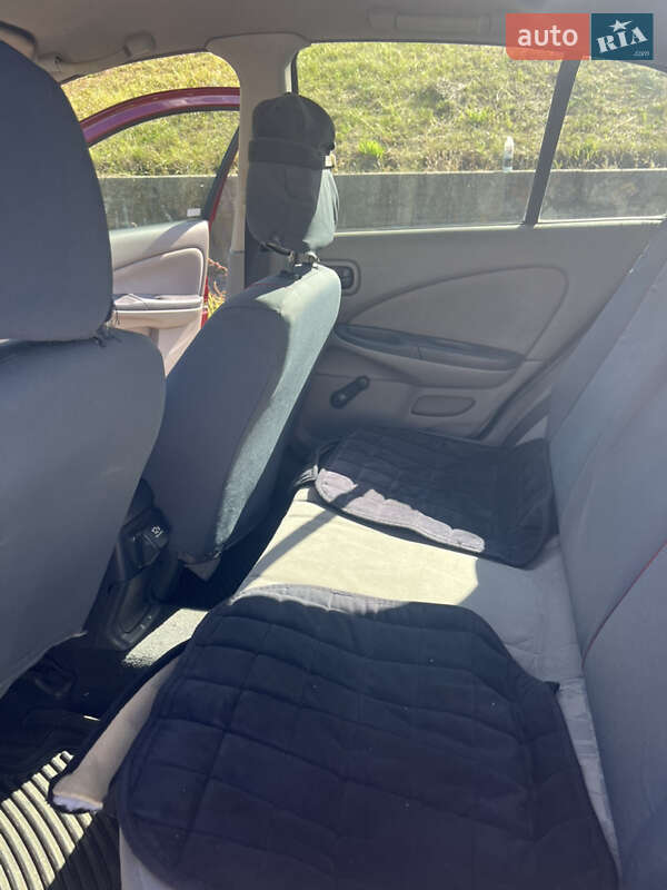 Хетчбек Nissan Almera 2002 в Києві