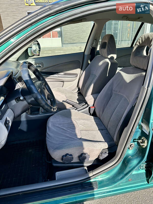 Хетчбек Nissan Almera 2001 в Білій Церкві