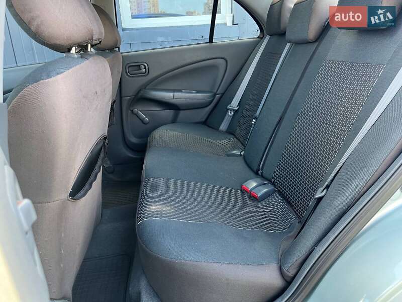 Седан Nissan Almera 2006 в Киеве