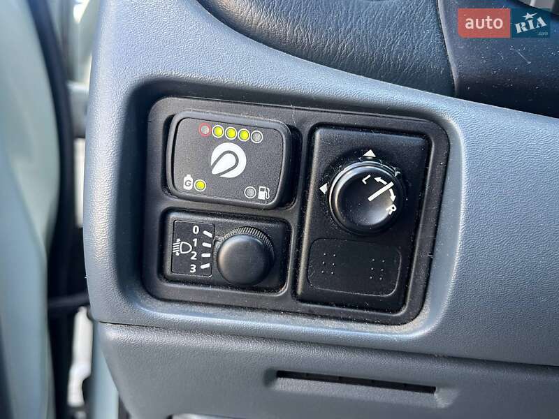 Седан Nissan Almera 2006 в Киеве