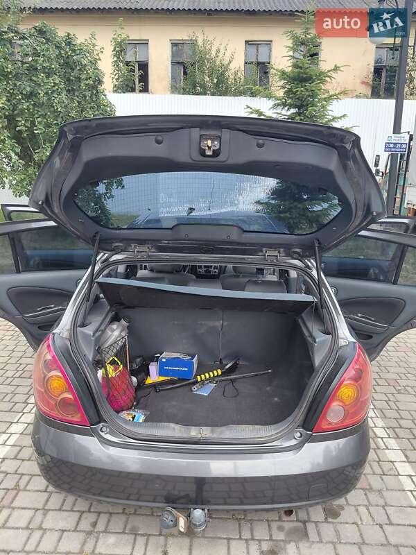 Хетчбек Nissan Almera 2005 в Івано-Франківську