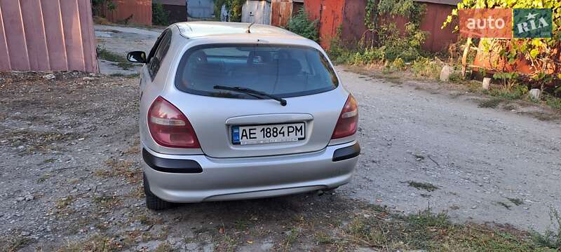 Хэтчбек Nissan Almera 2002 в Запорожье