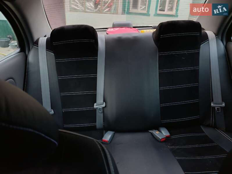 Седан Nissan Almera 2006 в Новом Буге