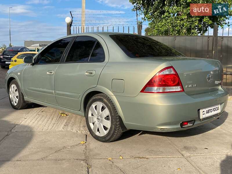 Седан Nissan Almera 2010 в Києві