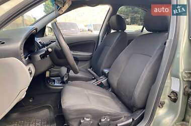 Седан Nissan Almera 2010 в 