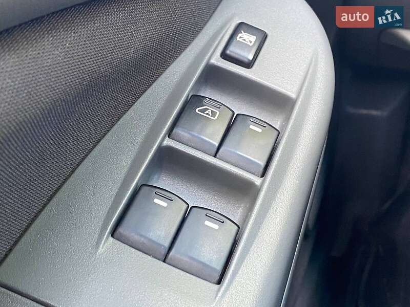 Седан Nissan Almera 2010 в Києві