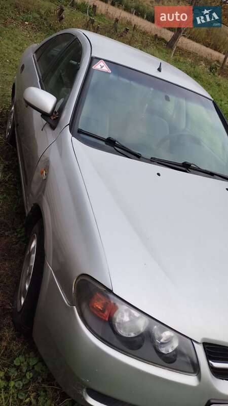 Седан Nissan Almera 2002 в Хмельницькому