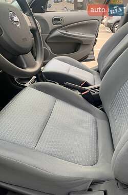 Седан Nissan Almera 2012 в 