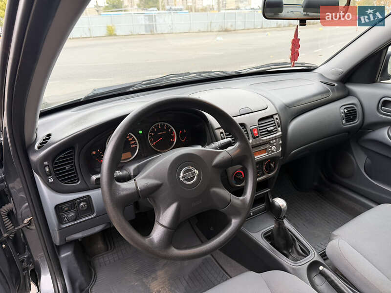 Седан Nissan Almera 2006 в Одессе