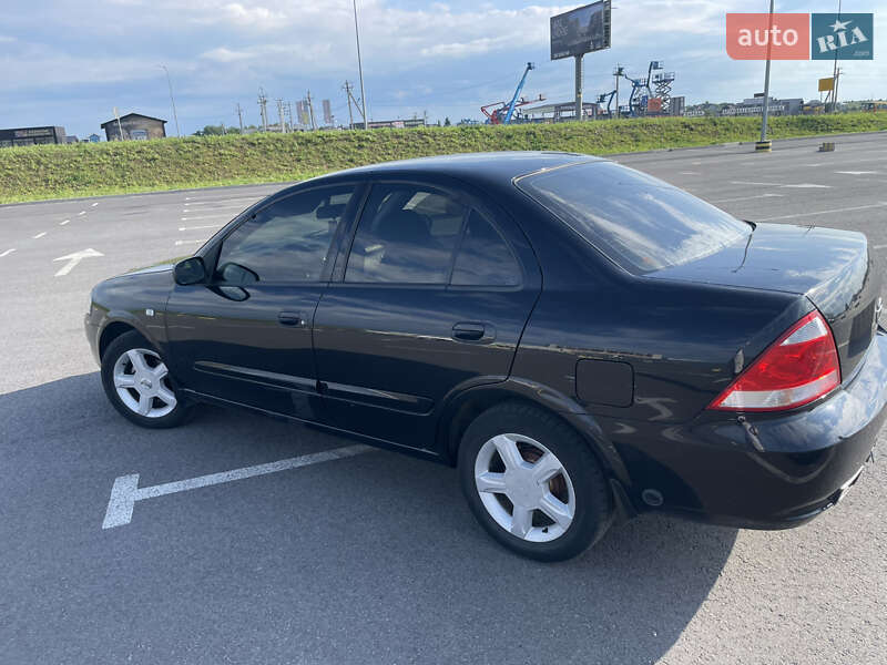 Седан Nissan Almera 2012 в Львові