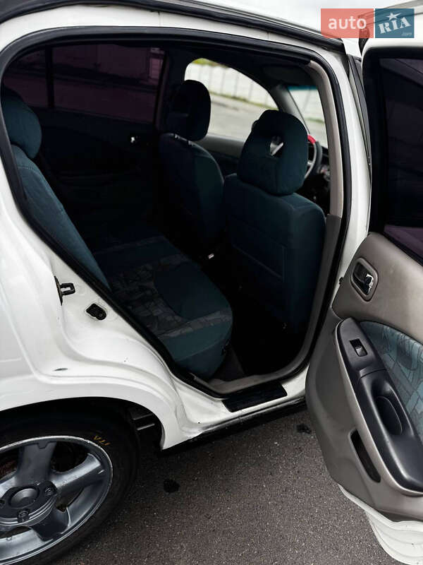 Хетчбек Nissan Almera 2002 в Одесі