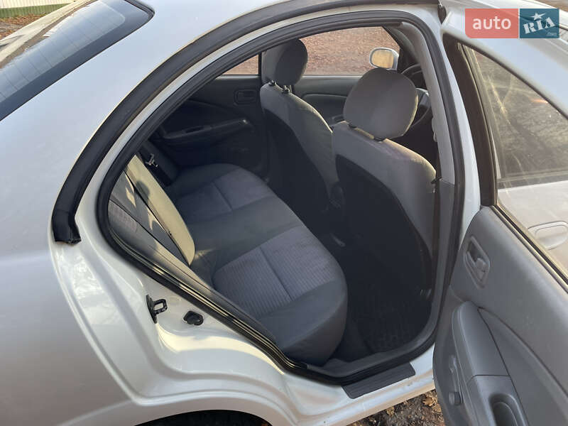 Седан Nissan Almera 2011 в Полтаве