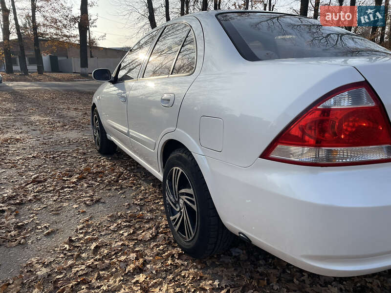 Седан Nissan Almera 2011 в Полтаве