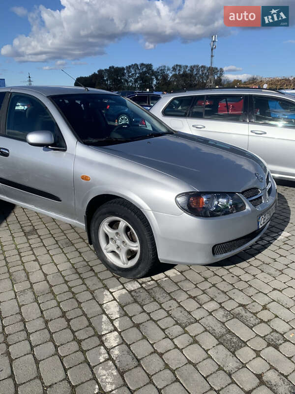 Хетчбек Nissan Almera 2003 в Чернівцях