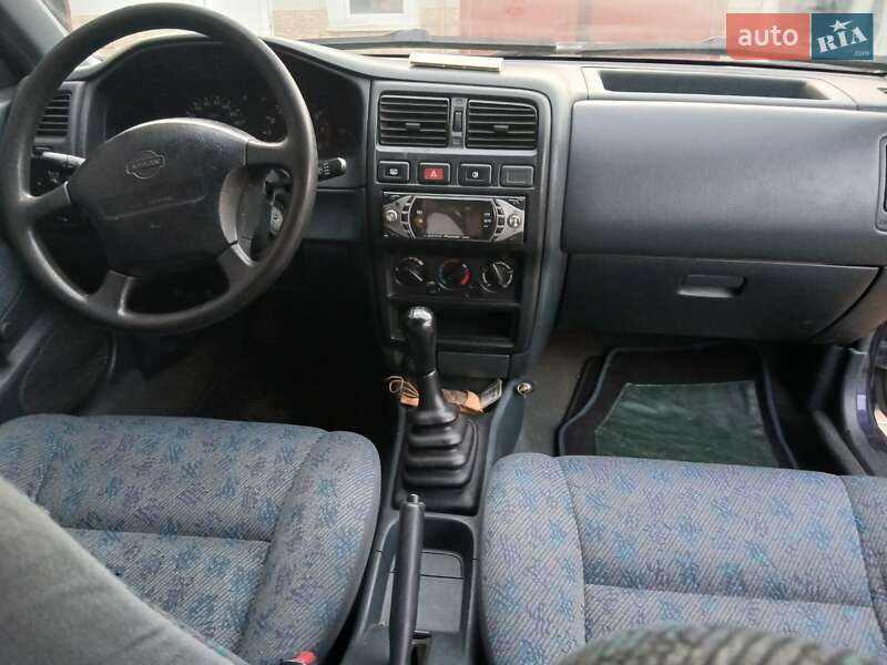 Седан Nissan Almera 1998 в Буске