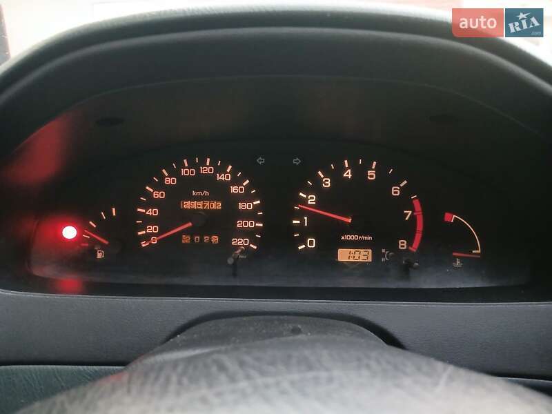 Седан Nissan Almera 1998 в Буске