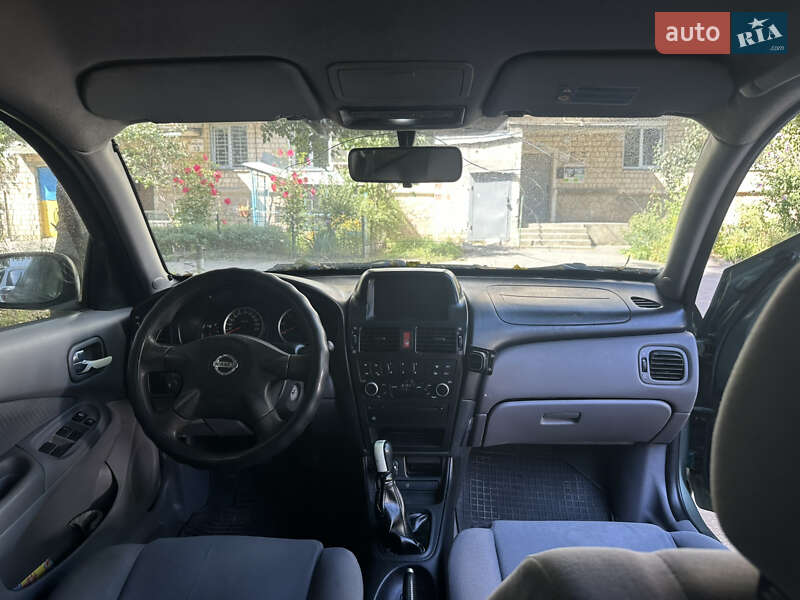 Хетчбек Nissan Almera 2004 в Чернівцях