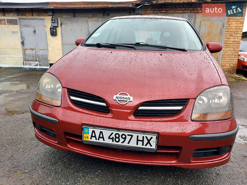Хэтчбек Nissan Almera 2000 в Киеве