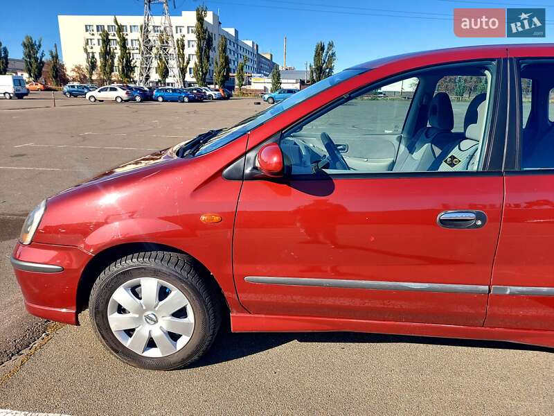 Хэтчбек Nissan Almera 2000 в Киеве