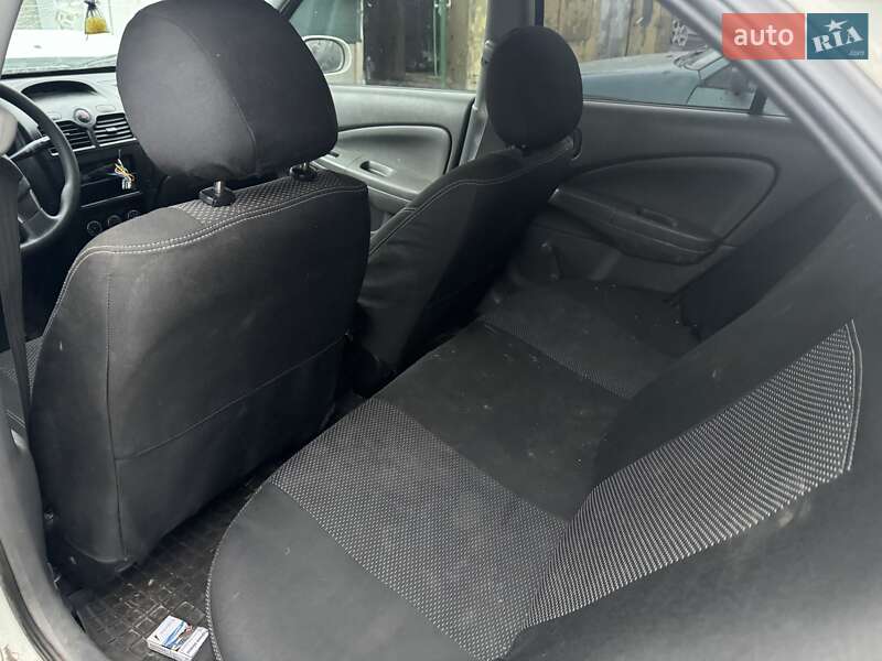 Седан Nissan Almera 2012 в Белогородке