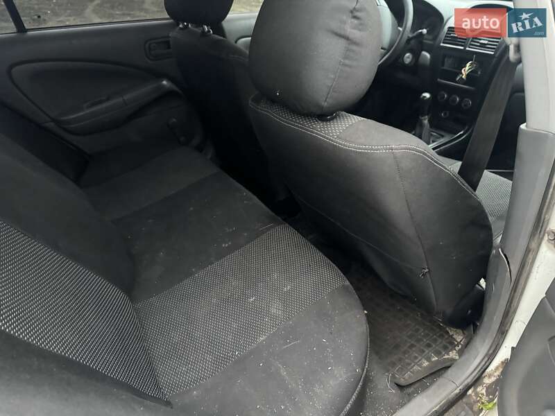 Седан Nissan Almera 2012 в Белогородке