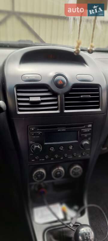 Седан Nissan Almera 2010 в Киеве