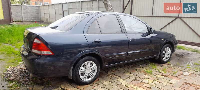 Седан Nissan Almera 2010 в Киеве