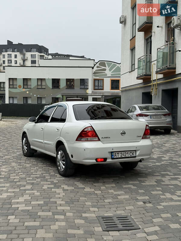 Седан Nissan Almera 2012 в Ивано-Франковске