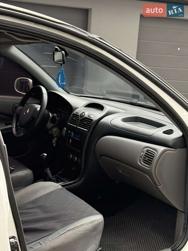 Седан Nissan Almera 2012 в Ивано-Франковске