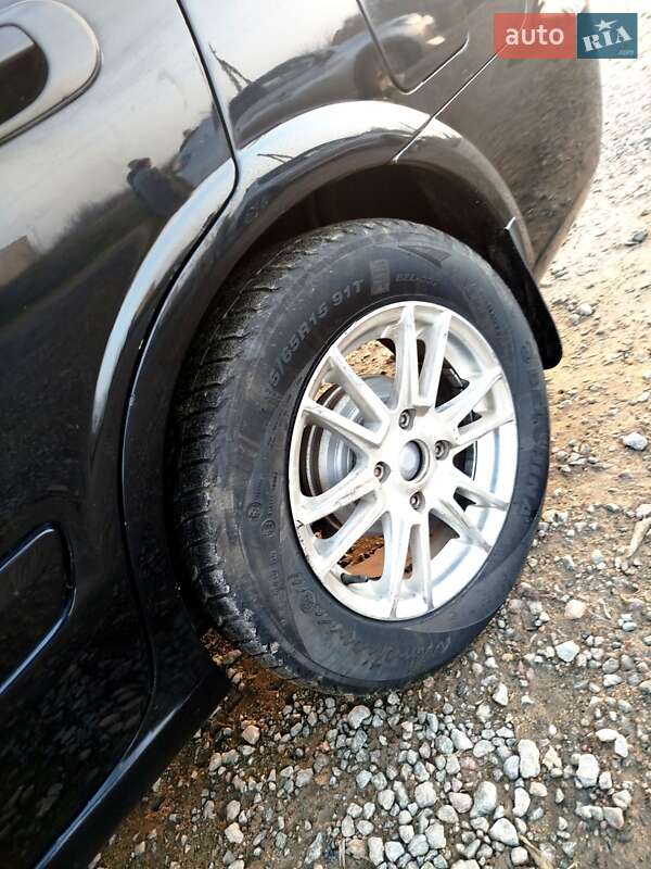 Седан Nissan Almera 2007 в Первомайске