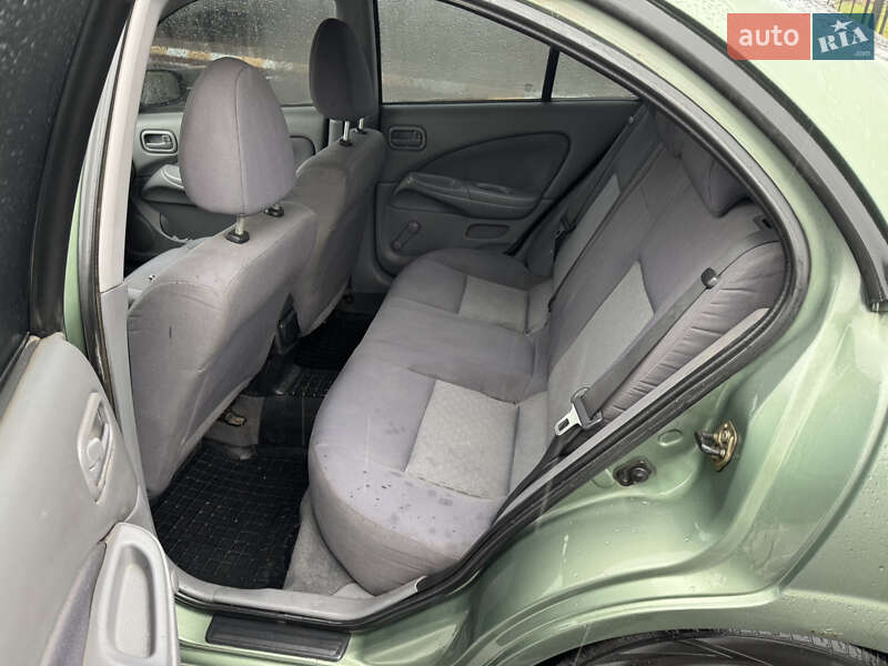 Седан Nissan Almera 2004 в Києві