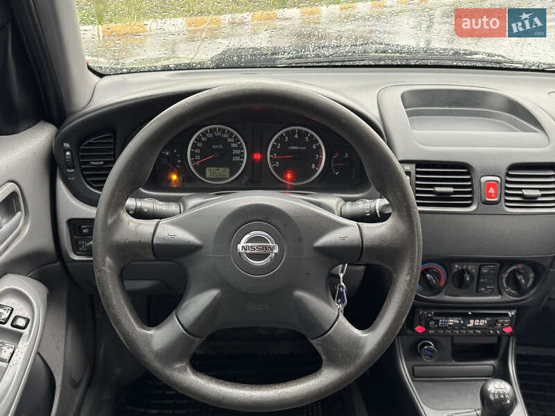 Седан Nissan Almera 2004 в Києві