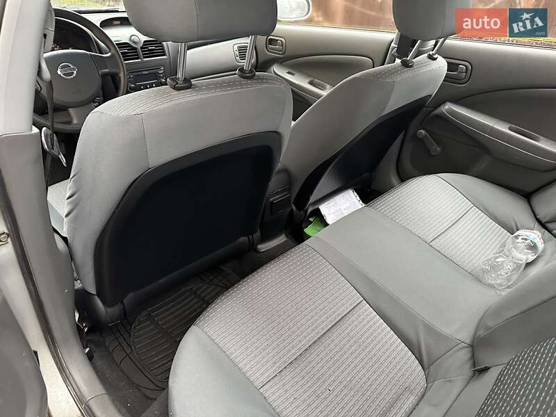 Седан Nissan Almera 2010 в Киеве