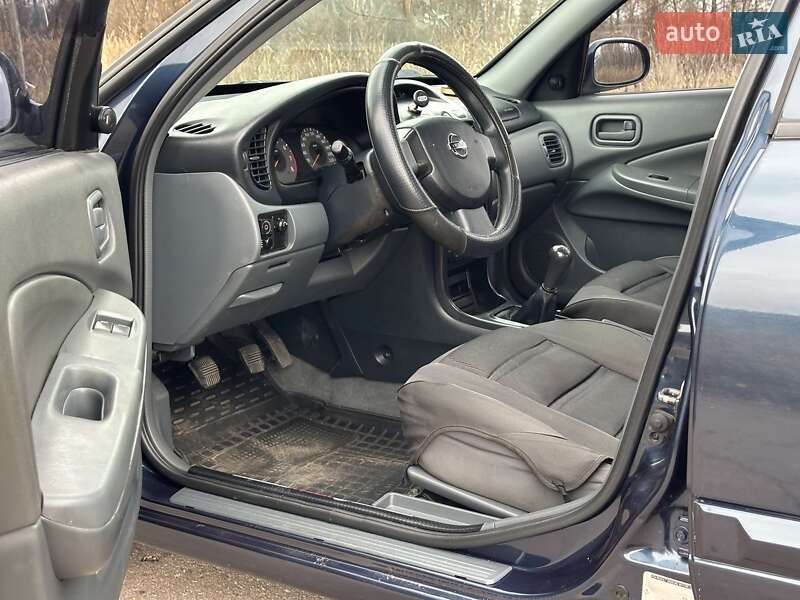 Седан Nissan Almera 2006 в Мене