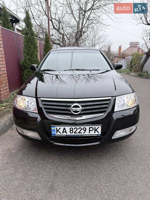 Седан Nissan Almera 2010 в Киеве