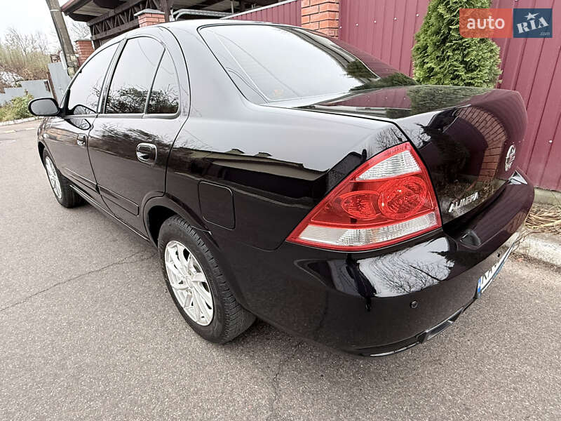 Седан Nissan Almera 2010 в Киеве