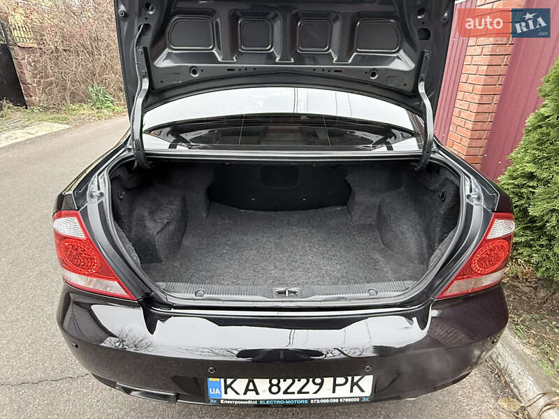 Седан Nissan Almera 2010 в Киеве