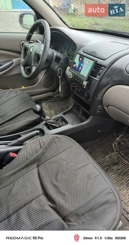 Хетчбек Nissan Almera 2000 в Долині