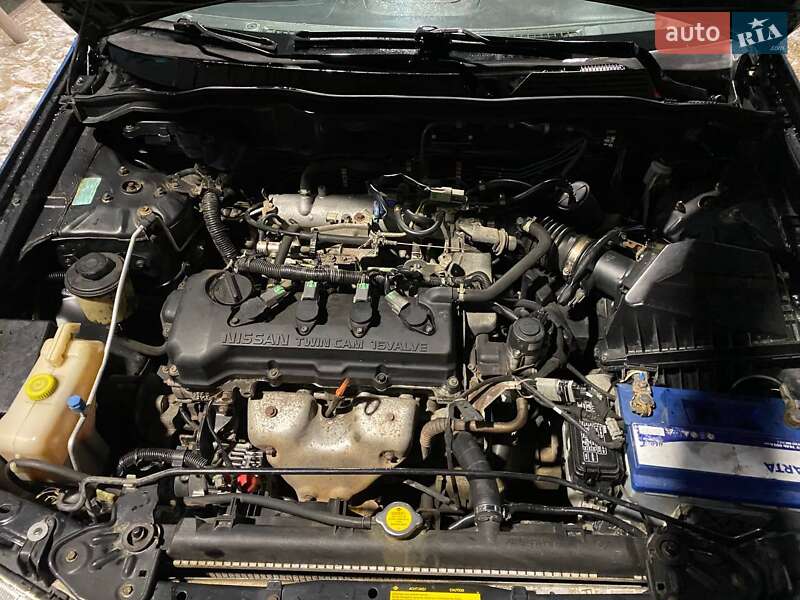 Хэтчбек Nissan Almera 2000 в Надворной