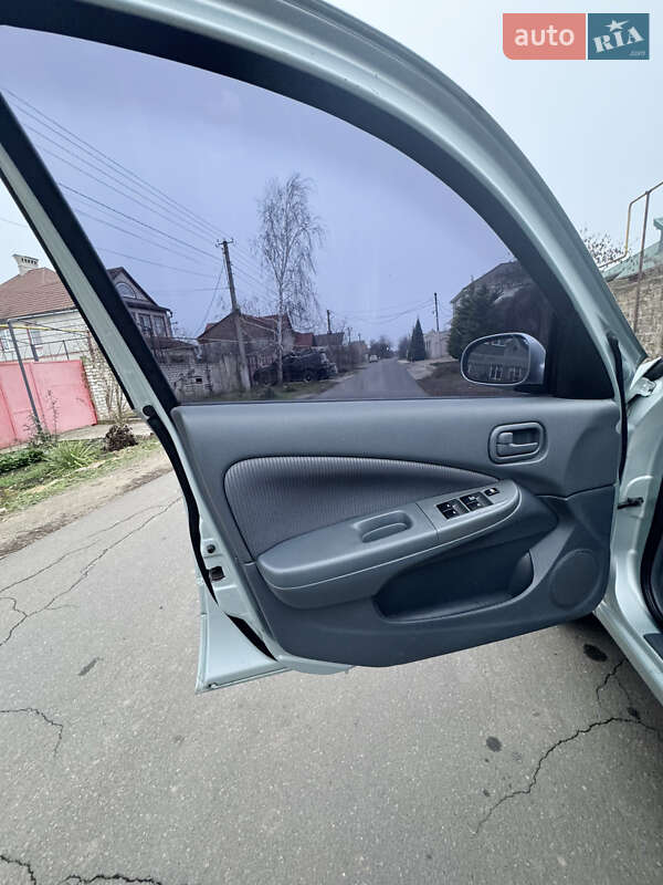 Седан Nissan Almera 2006 в Одесі