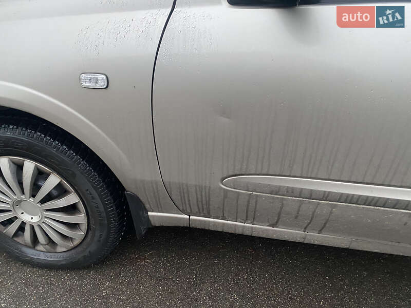 Седан Nissan Almera 2012 в Києві