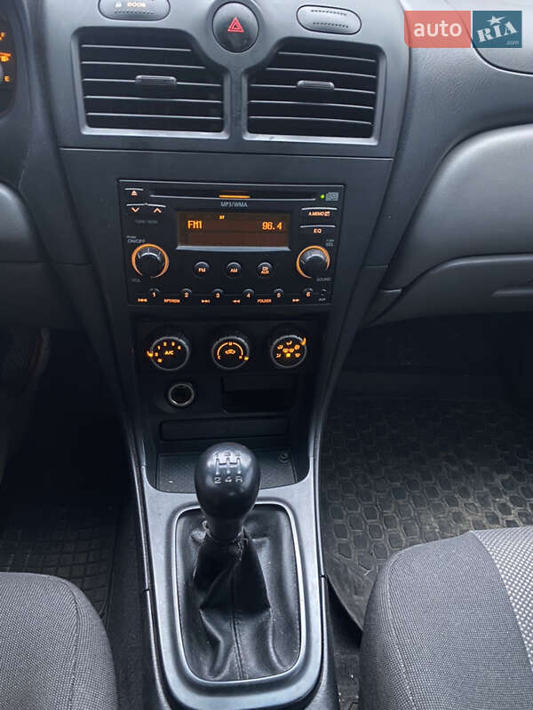 Седан Nissan Almera 2012 в Києві