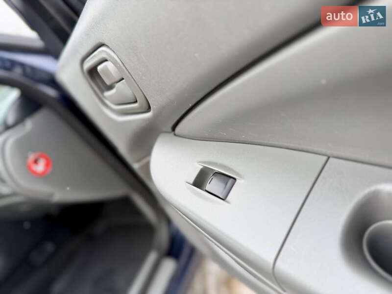 Седан Nissan Almera 2012 в Дрогобыче