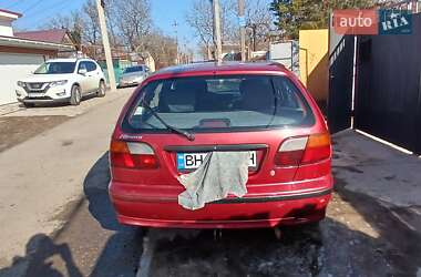 Хэтчбек Nissan Almera 1996 в Фонтанке