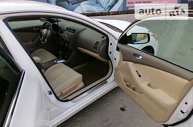 Седан Nissan Altima 2011 в 