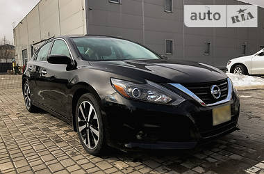 Седан Nissan Altima 2018 в Львове