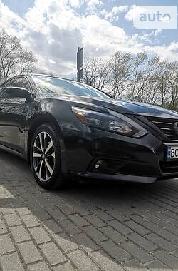 Седан Nissan Altima 2016 в Львове