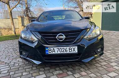 Седан Nissan Altima 2016 в Киеве